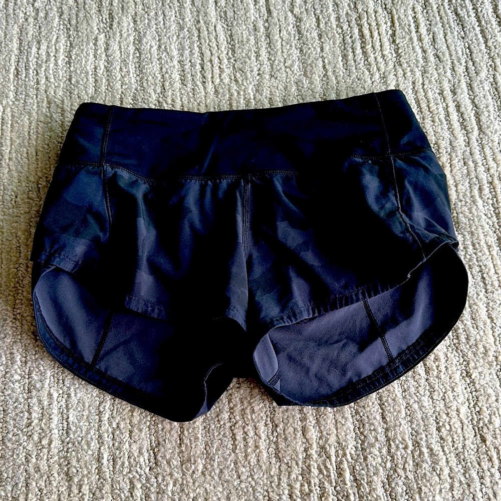 Lululemon Camo Black Speedups Low Rise 2.5 in SIZE 0